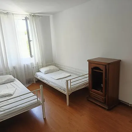 Apartmán With Terrace And Parking *
