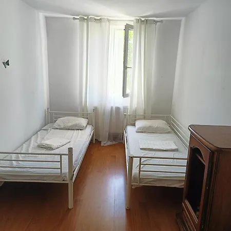 With Terrace And Parking Apartmán Kluž